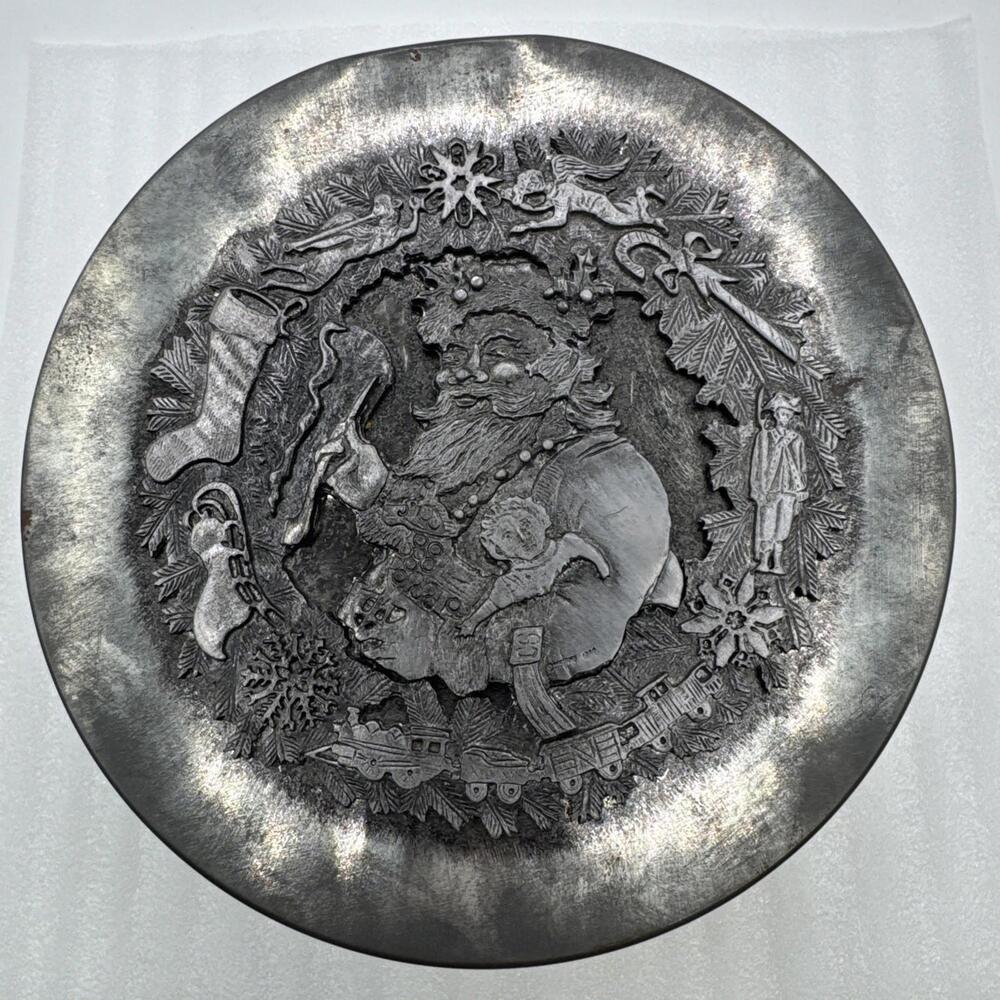 Vintage Metzke Christmas Santa Embossed Heavy Pewter Top Metal Cookie Tin 7 ¾”
